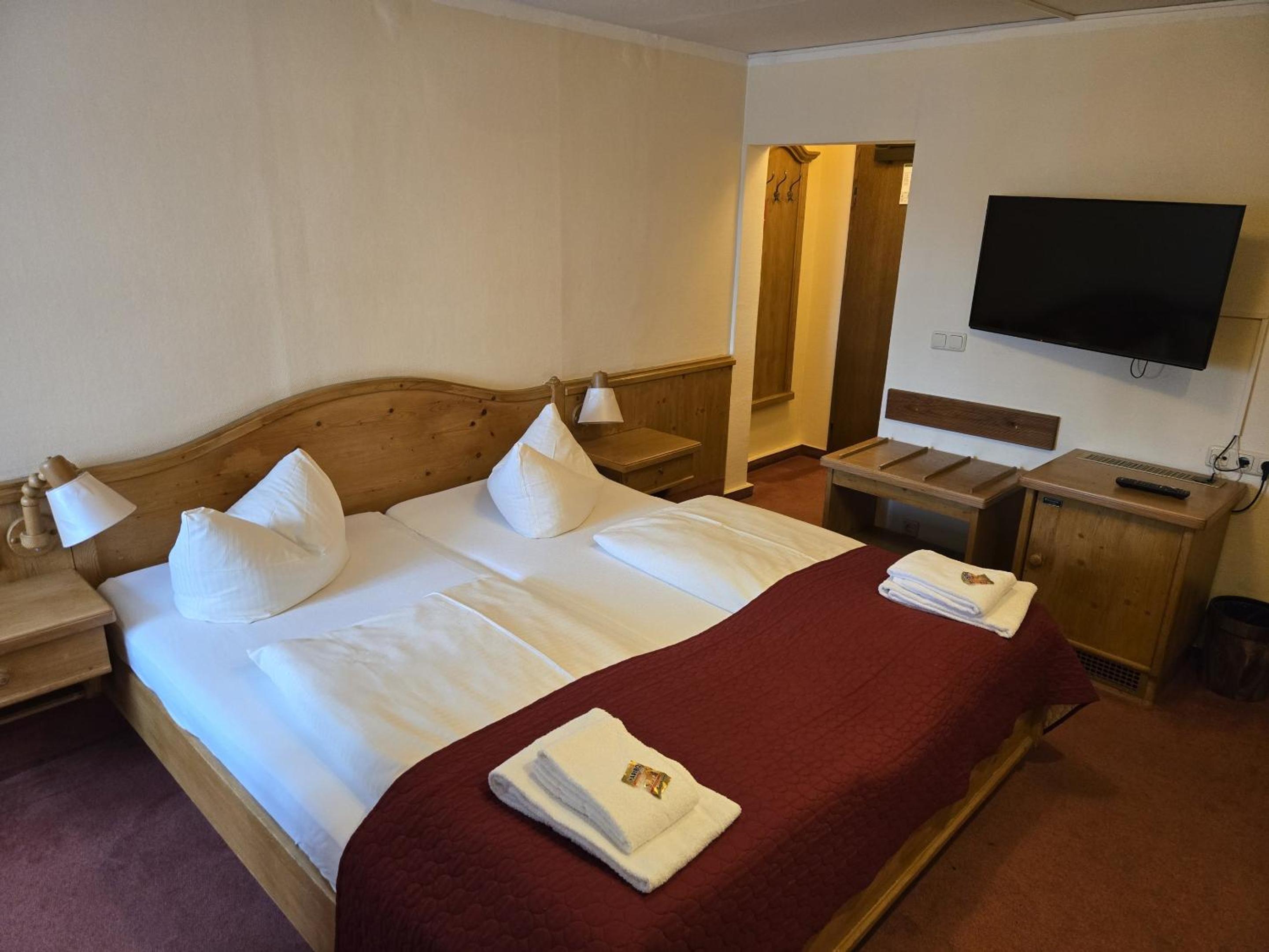 Room, Double Bed, Small