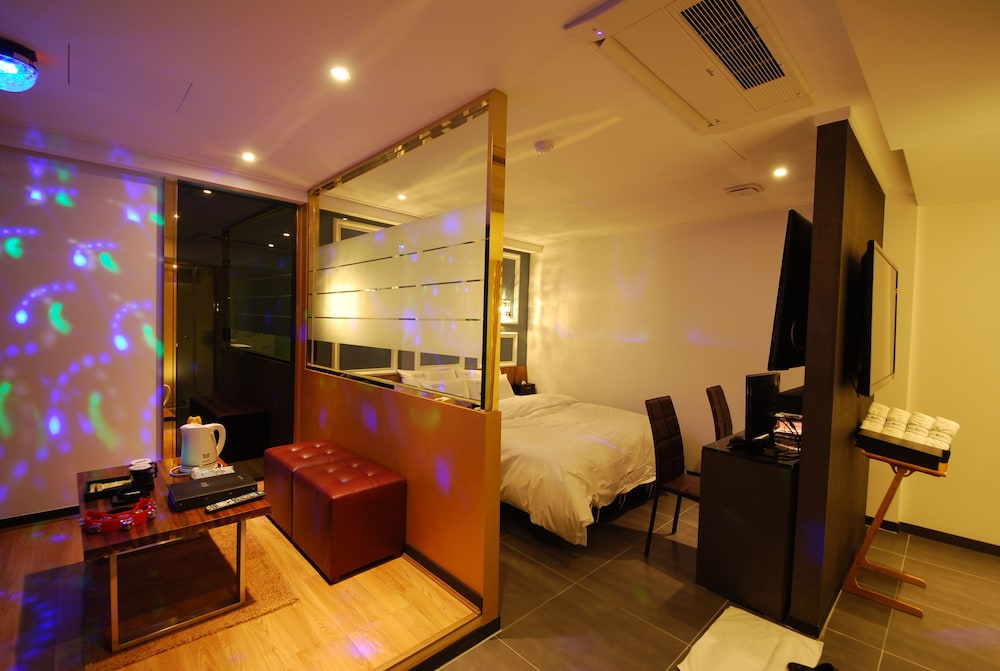 Hotel Buti 34/43