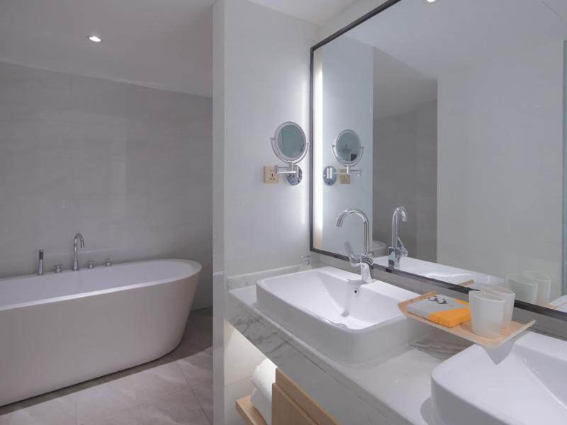Kyriad Marvelous Hotel (Suzhou Wujiang People's Square) 28/29