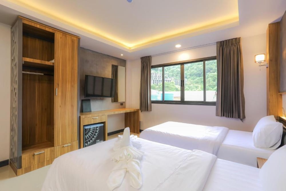 DELUXE, TWIN BEDS
