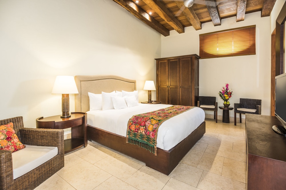 Ananda Hotel Boutique 26/70