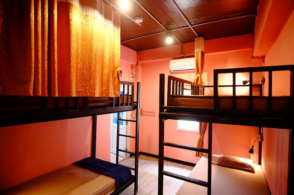 Nap Corner Hostel 8/18
