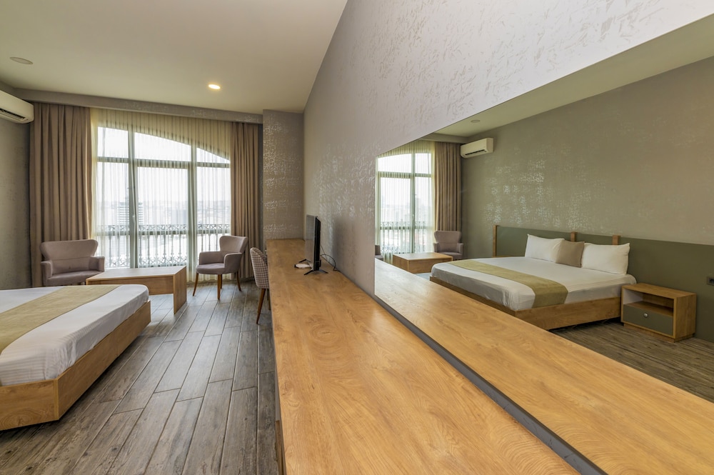 Agora Suites 16/67