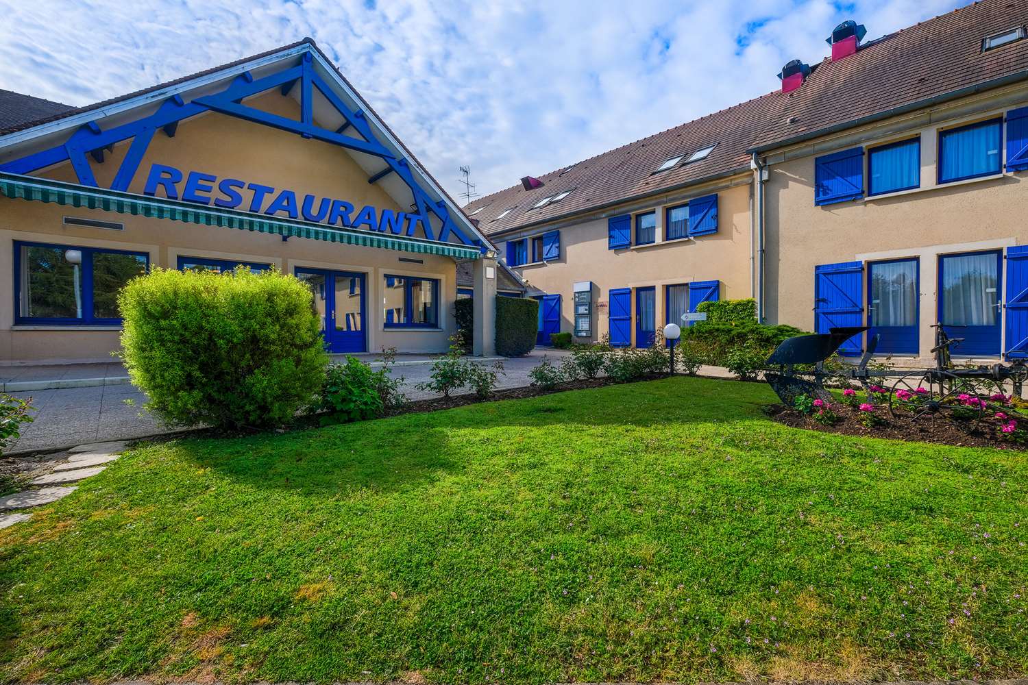 Comfort Hotel Etampes 27/27