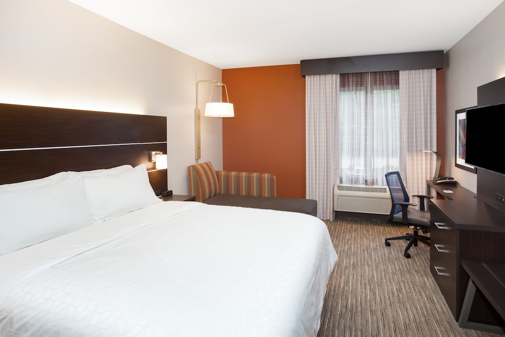 Standard, King Bed, Middle Floor