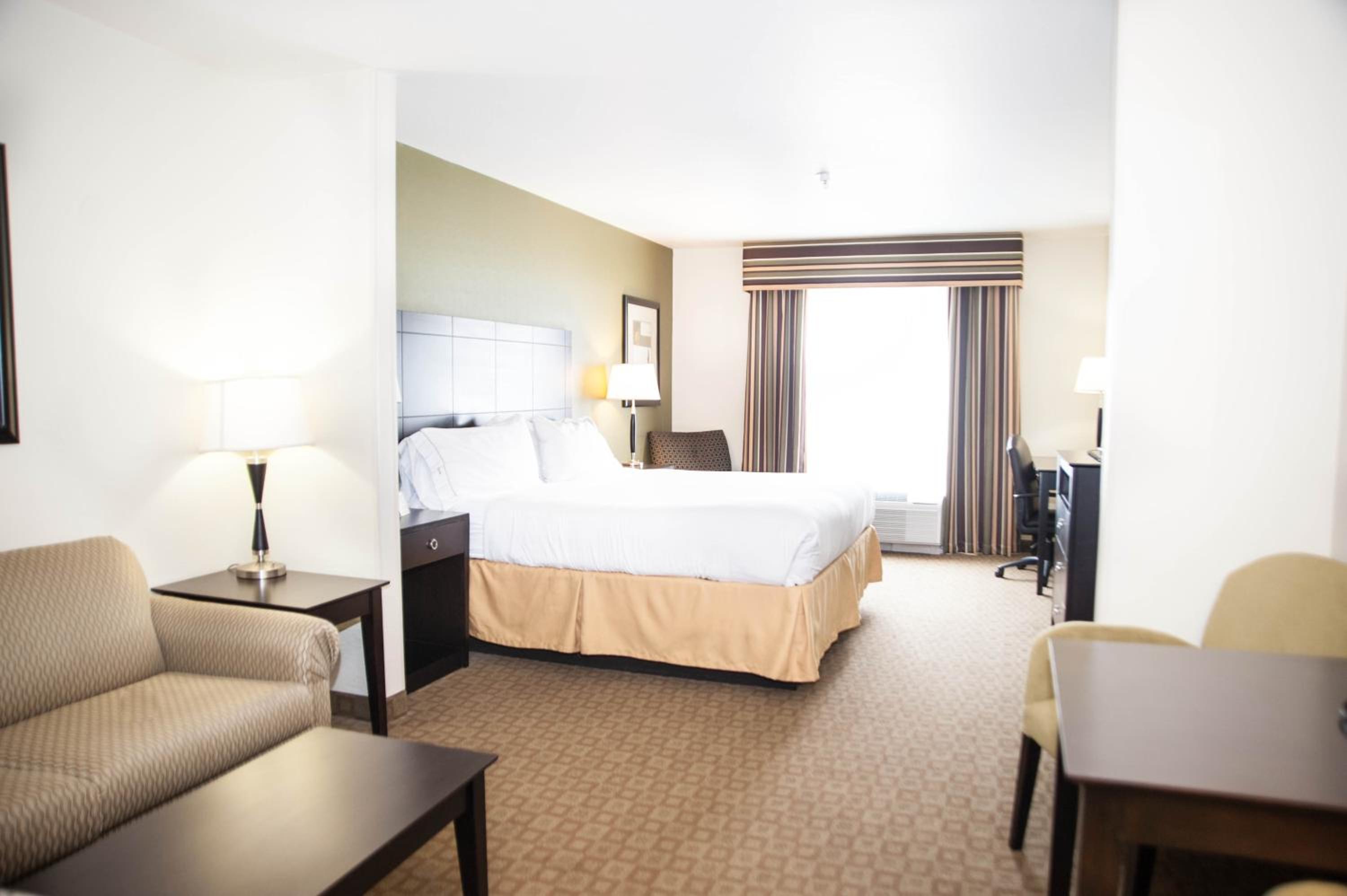 Suite, King Bed, Sofa