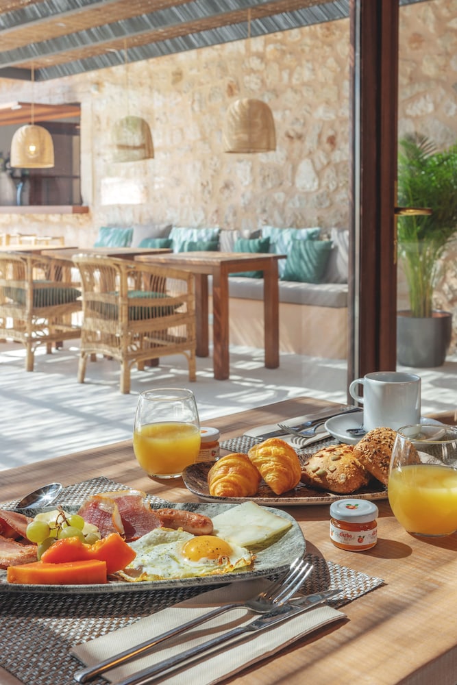 Hotel Rural Es Riquers 59/69
