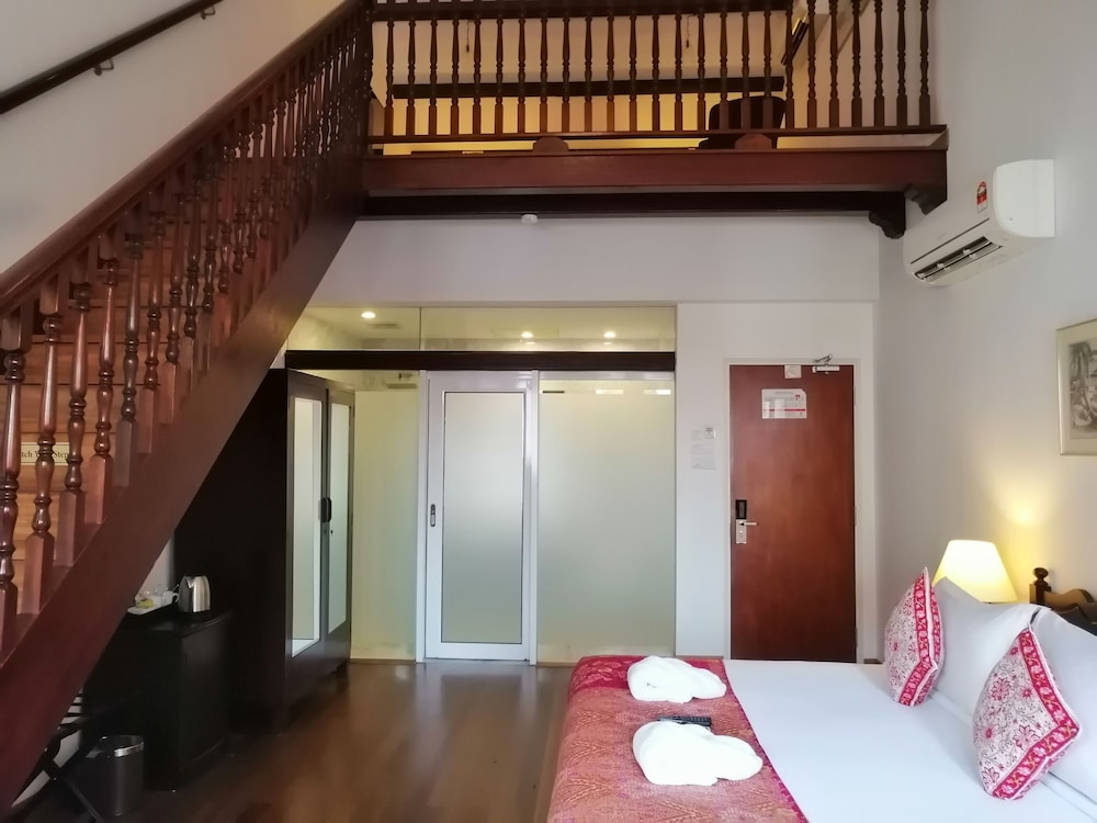 Heeren Straits Hotel 47/75