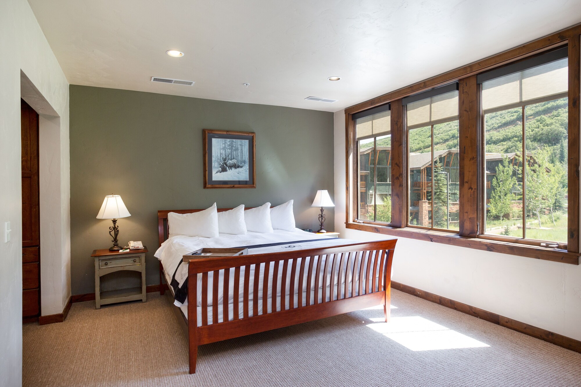 3 BEDROOMS, CONDOMINIUM, CONDO