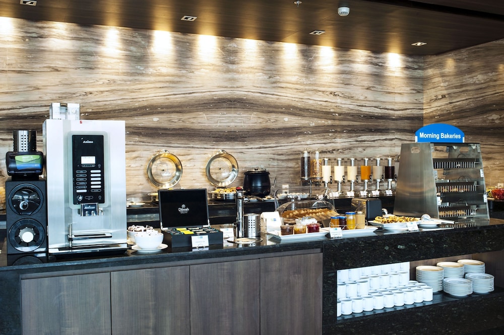 Holiday Inn Express Surabaya Centerpoint by Ihg 60/81