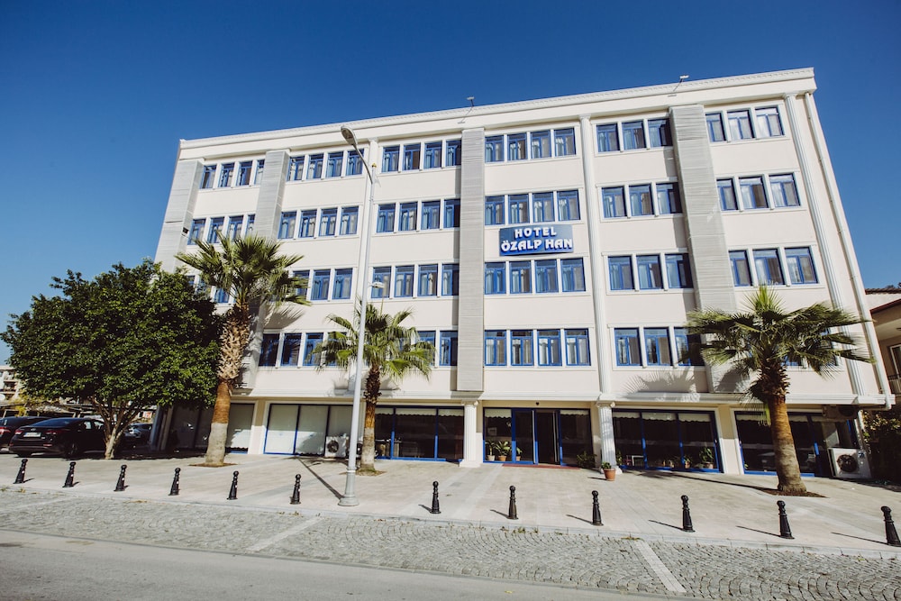Ozalp Han Hotel 1/16