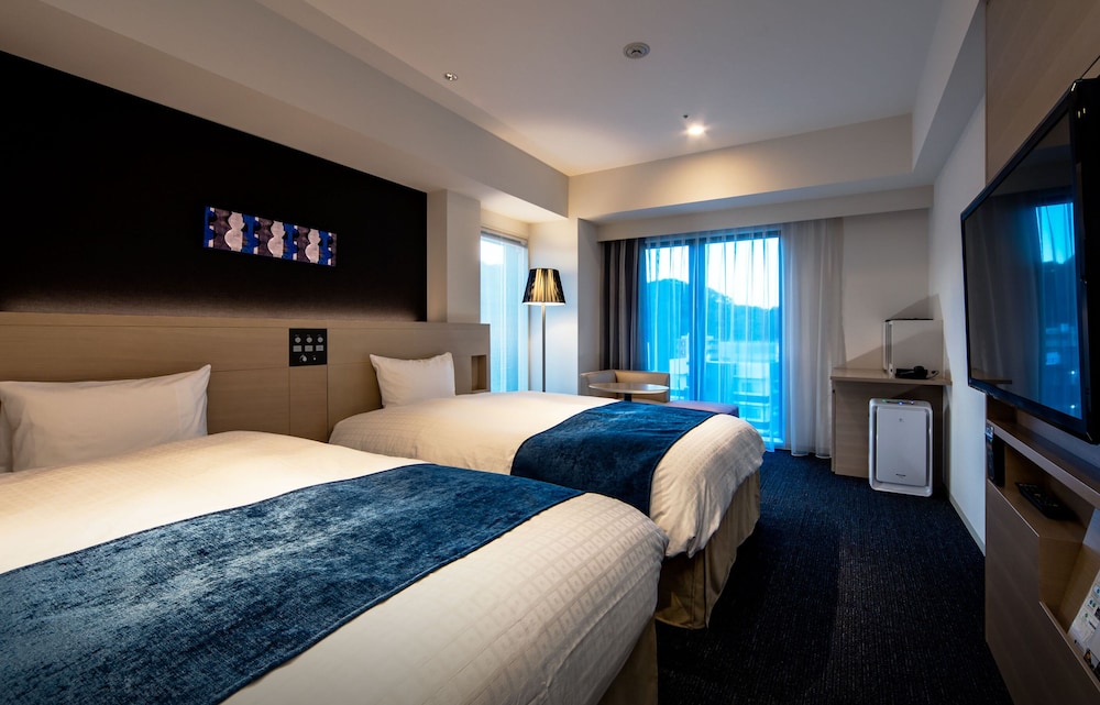 Room, Twin Beds, Main Building, Corner, Smoking