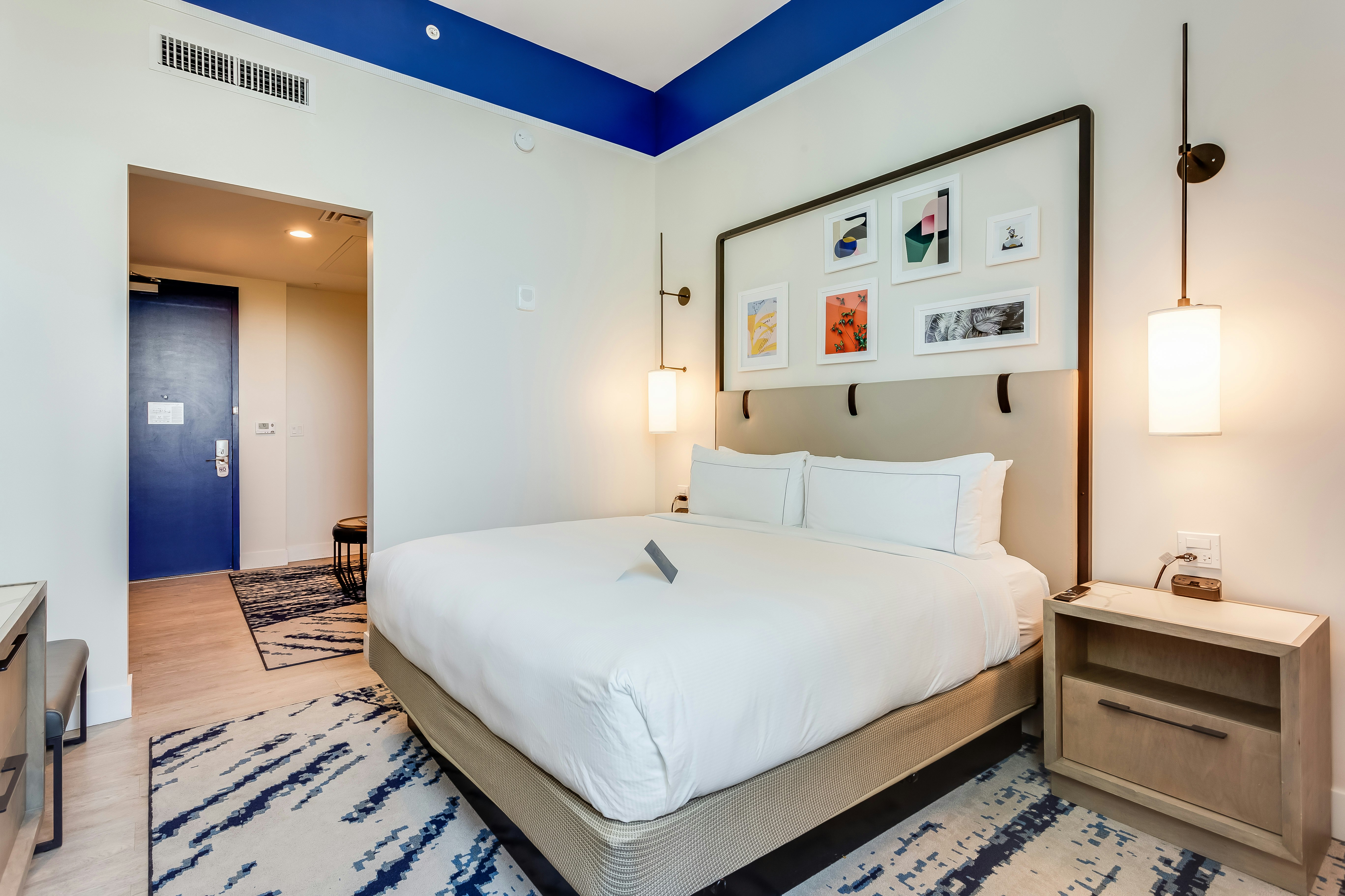 Suite, King Bed