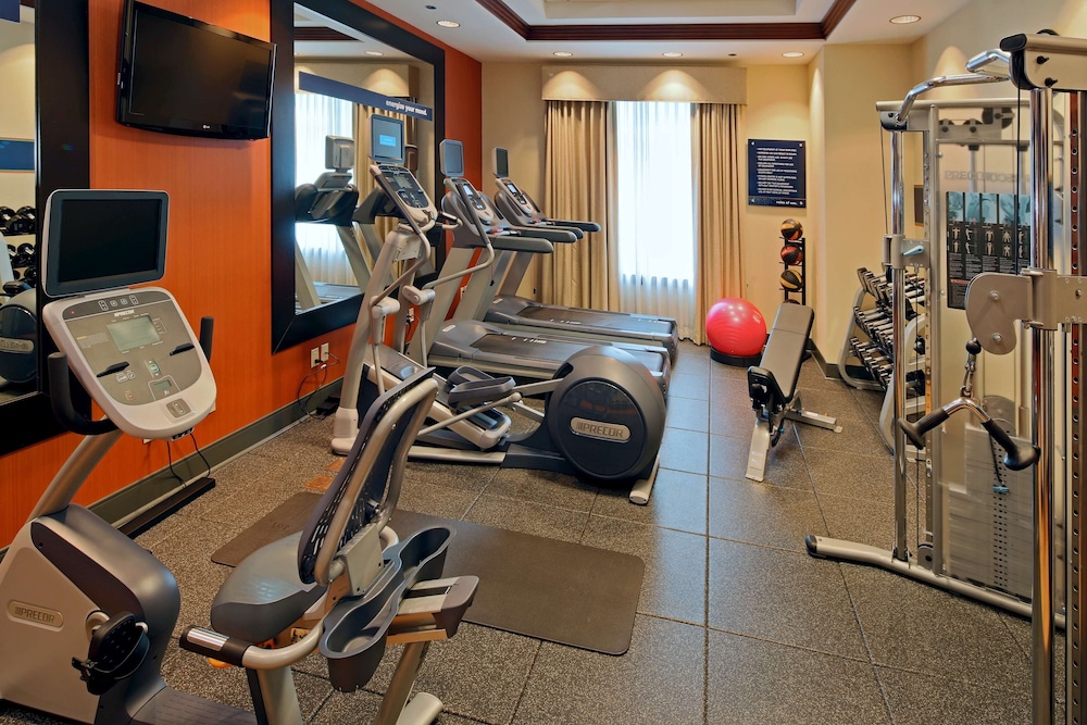 Hampton Inn & Suites Arlington Crystal City DCA 32/64