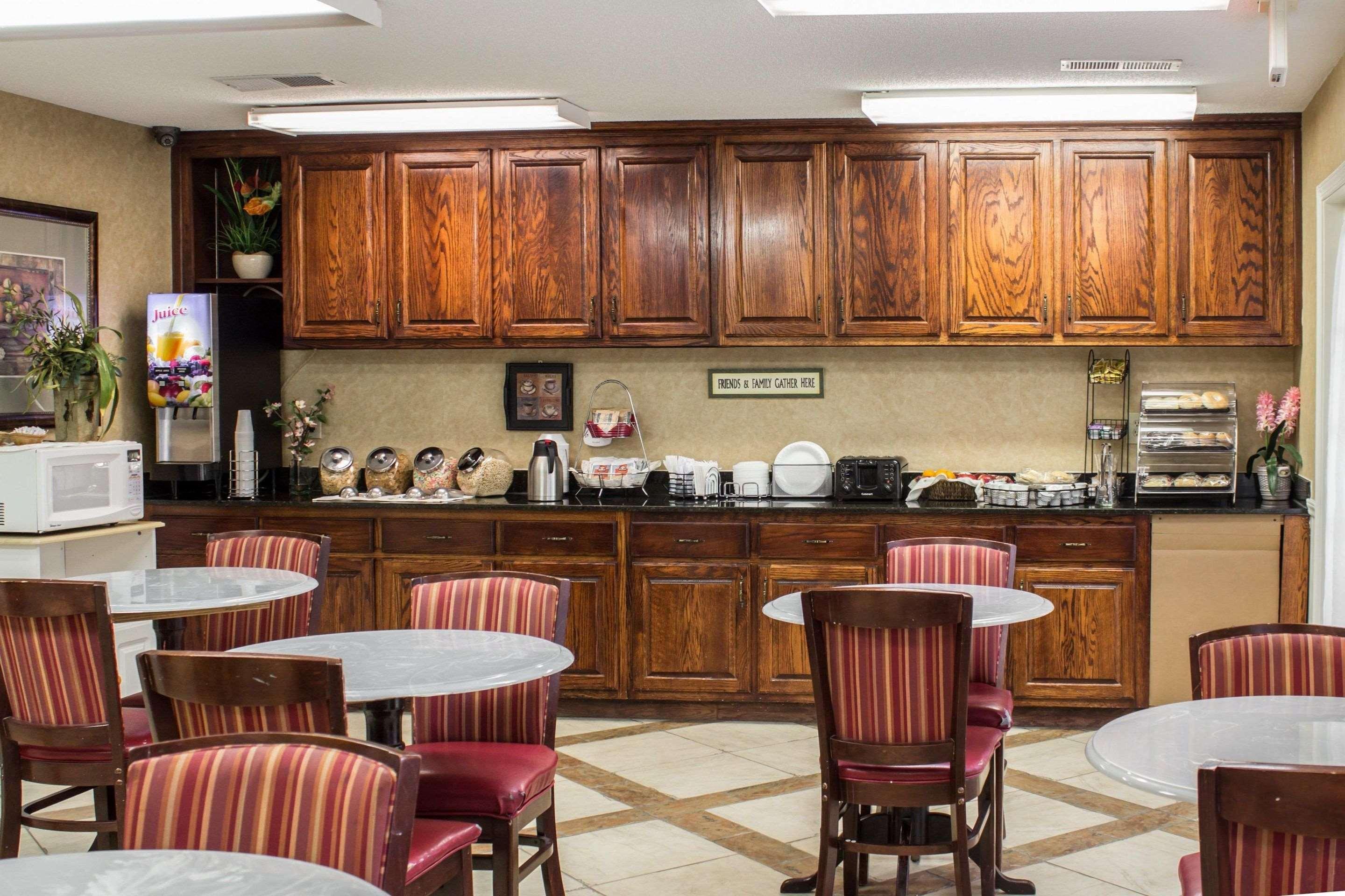 Econo Lodge Greenville near University 52/64