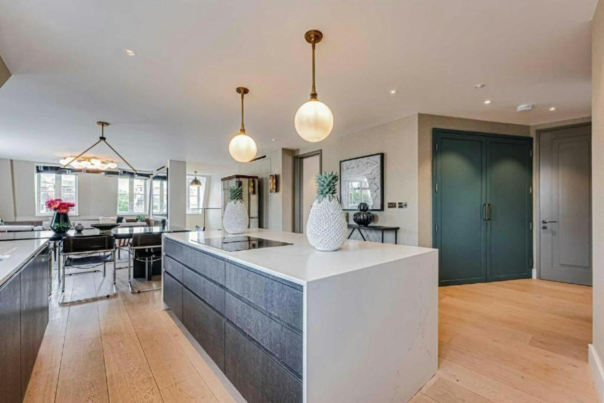 Westminster Apartments by D'Montrio 7/46