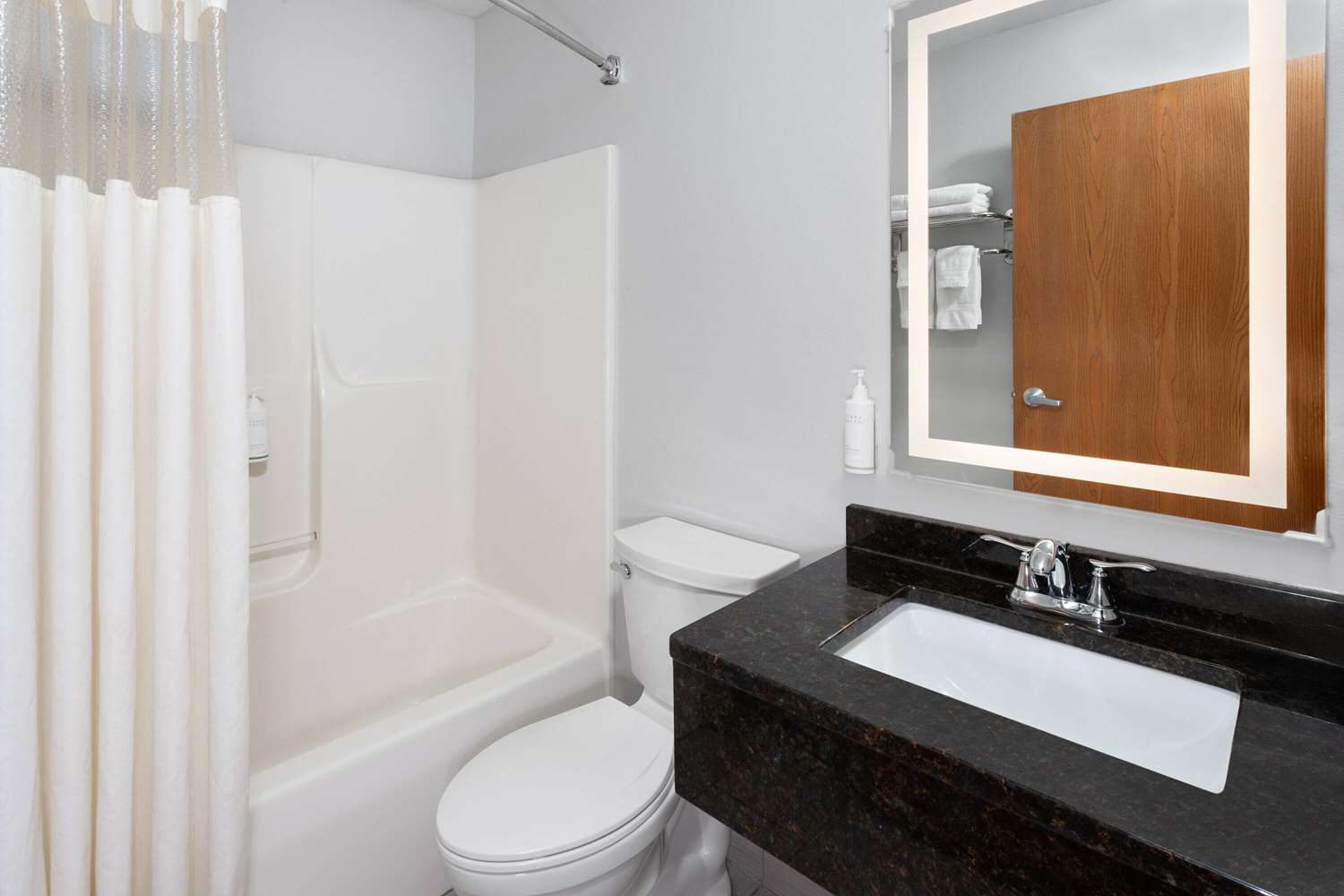 Microtel Inn & Suites by Wyndham Janesville 28/32