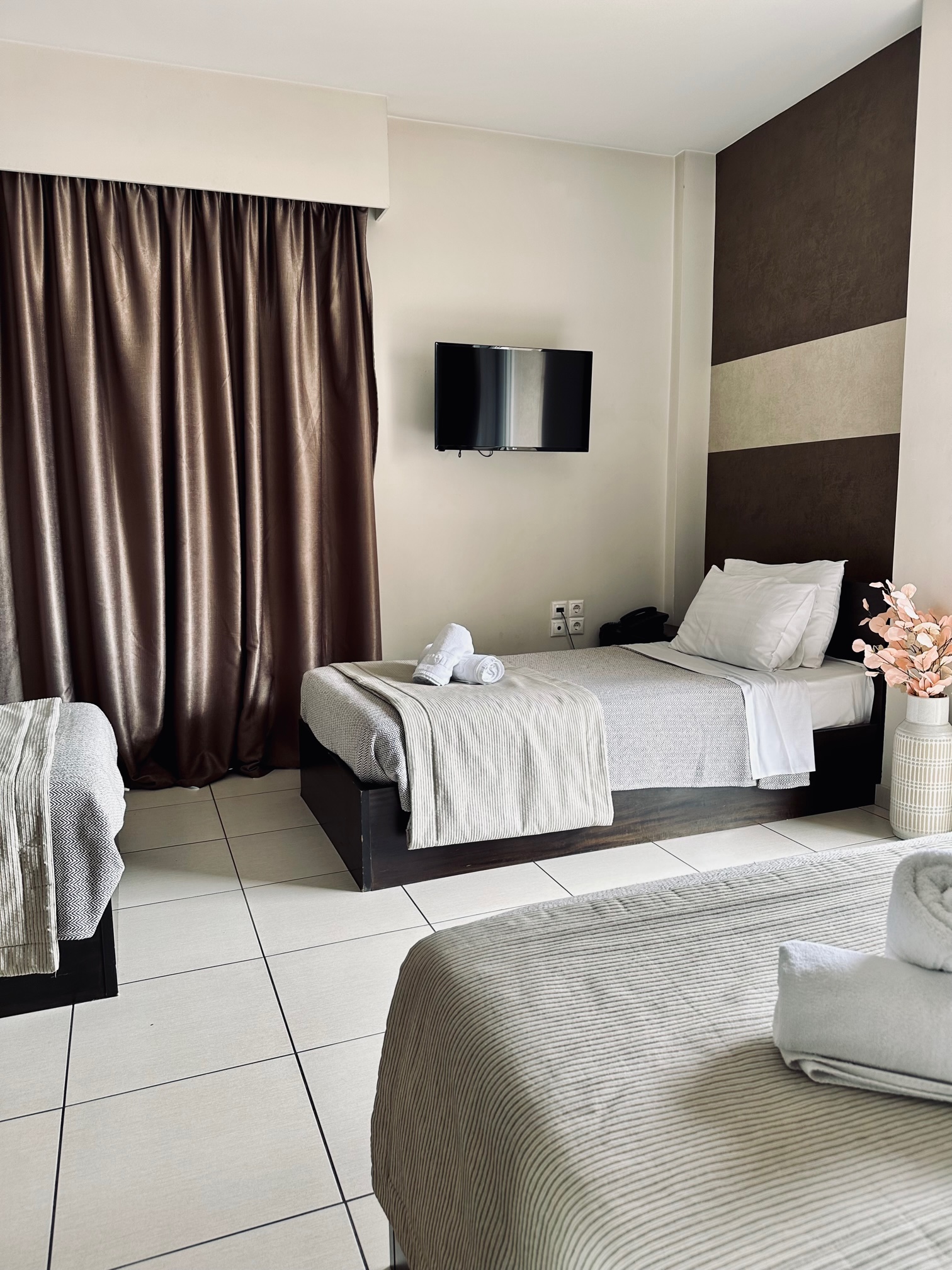غرفة قياسية ثلاثية، Mc Queen Hotel 2/7