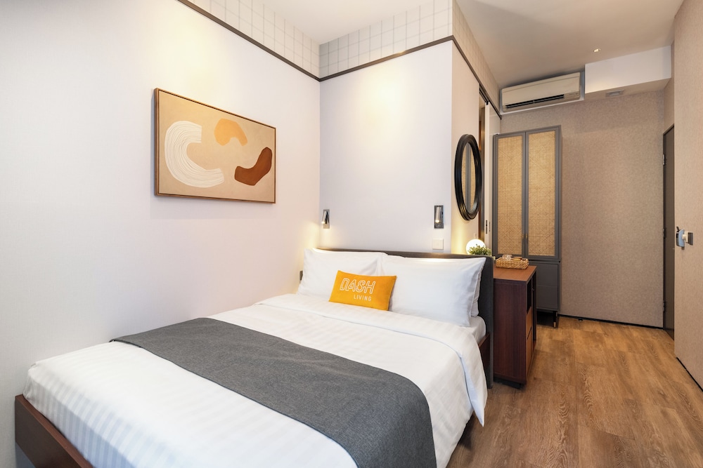 EXECUTIVE, QUEEN BED