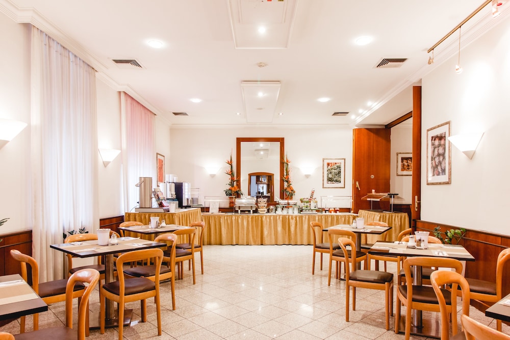 Hotel Allegro 51/53