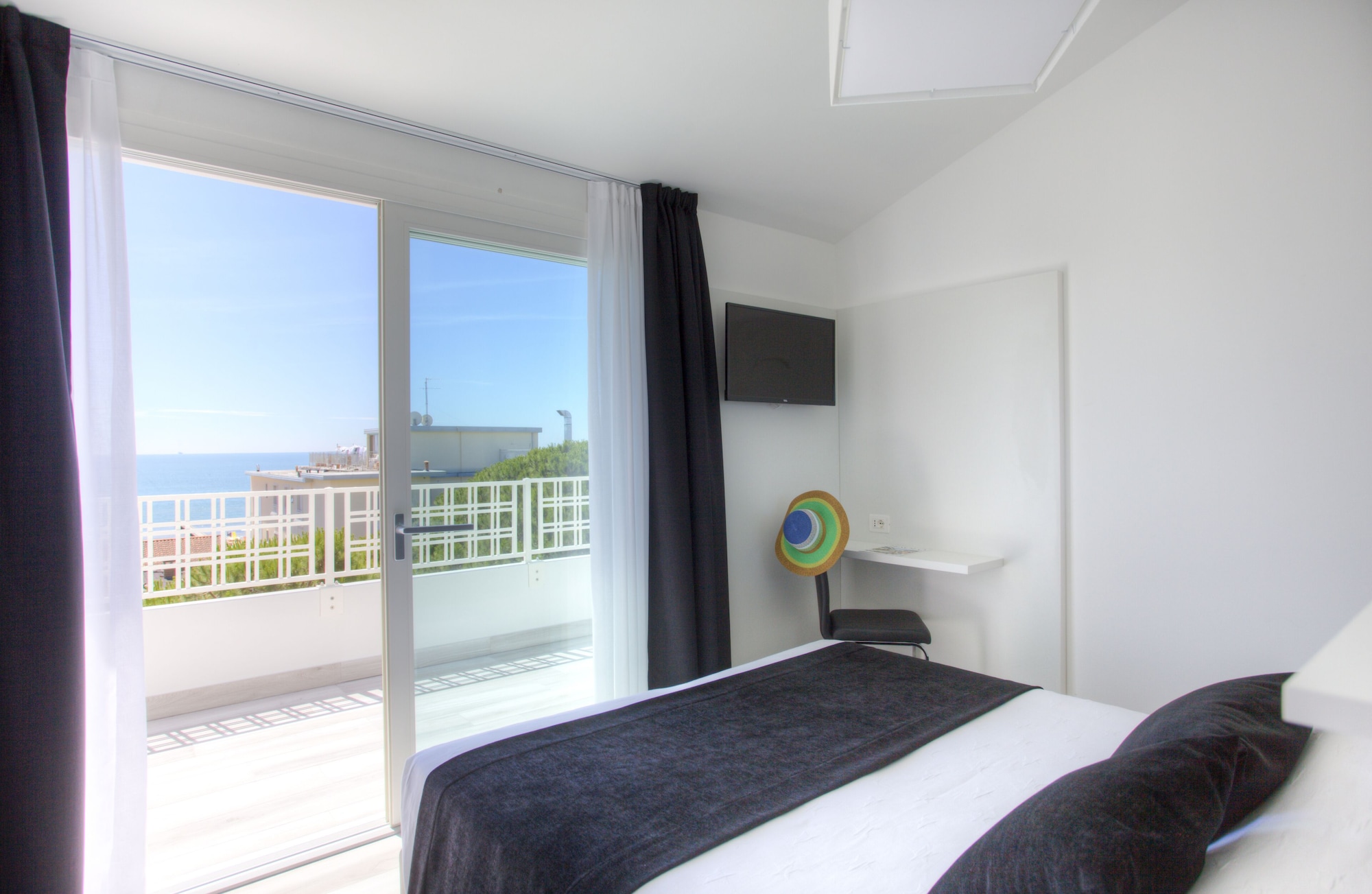 SUPERIOR, DOUBLE BED, SEA VIEW