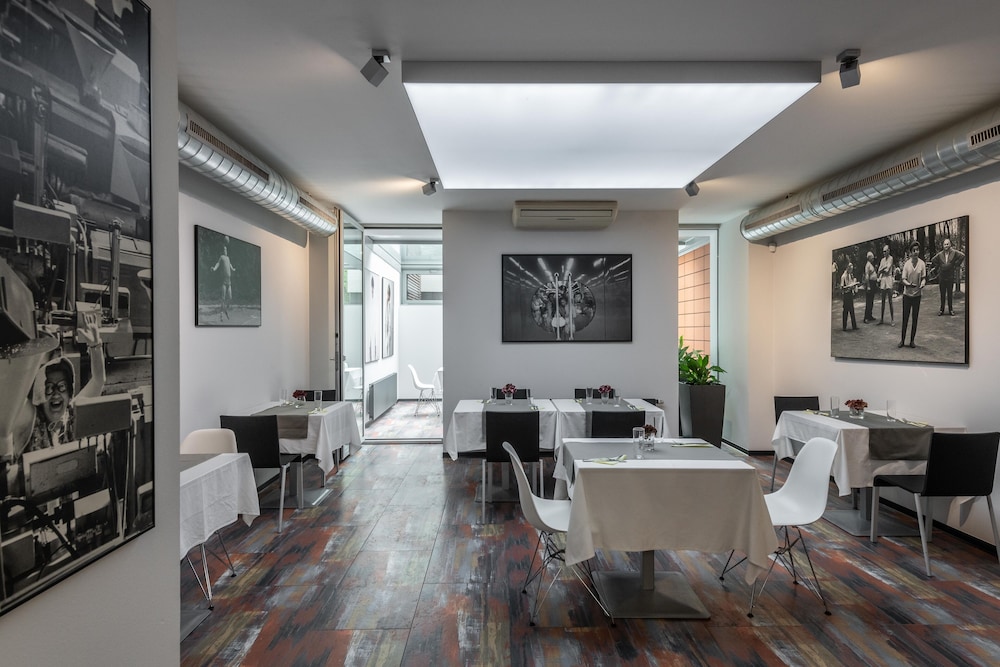 Art Hotel Praha 61/70