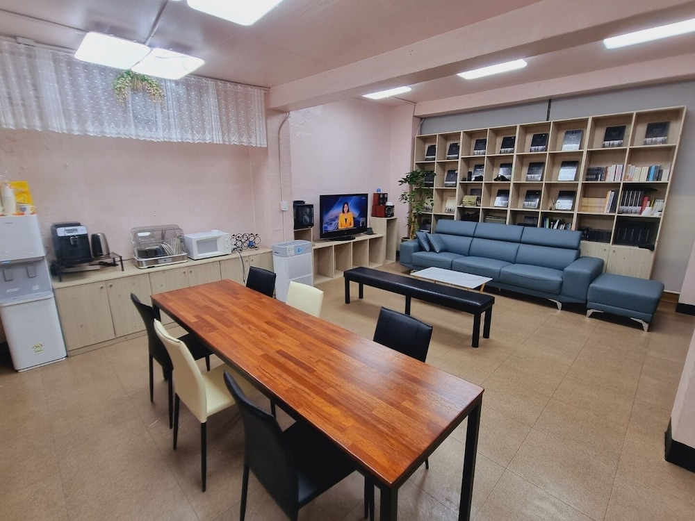 Moon Sun Guesthouse 24/25