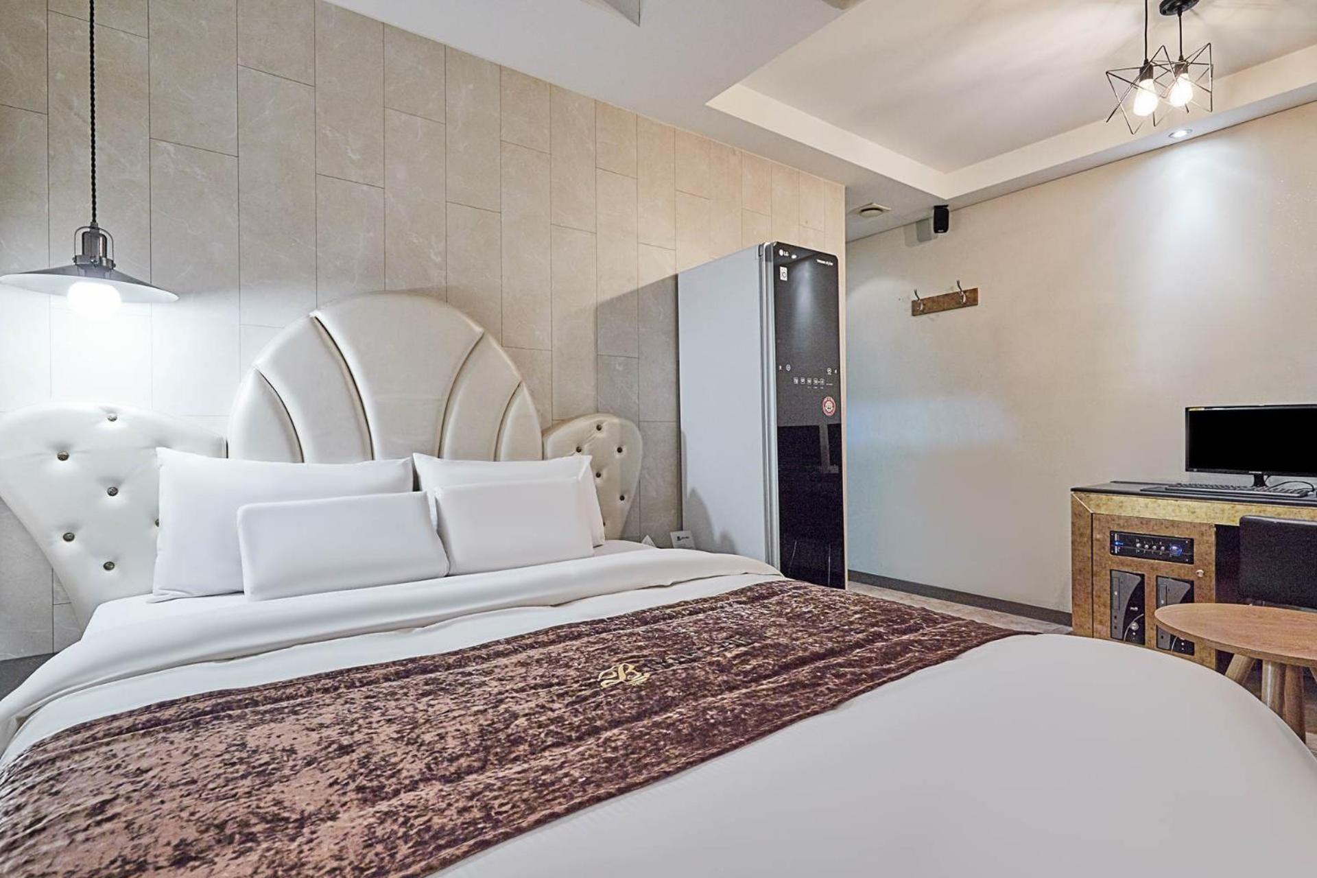 Blixx Hotel 9/50