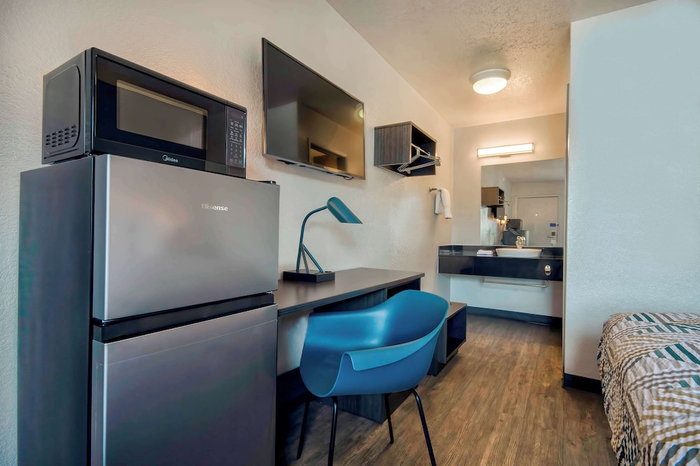 Studio6 Albuquerque, NM - Midtown 27/38