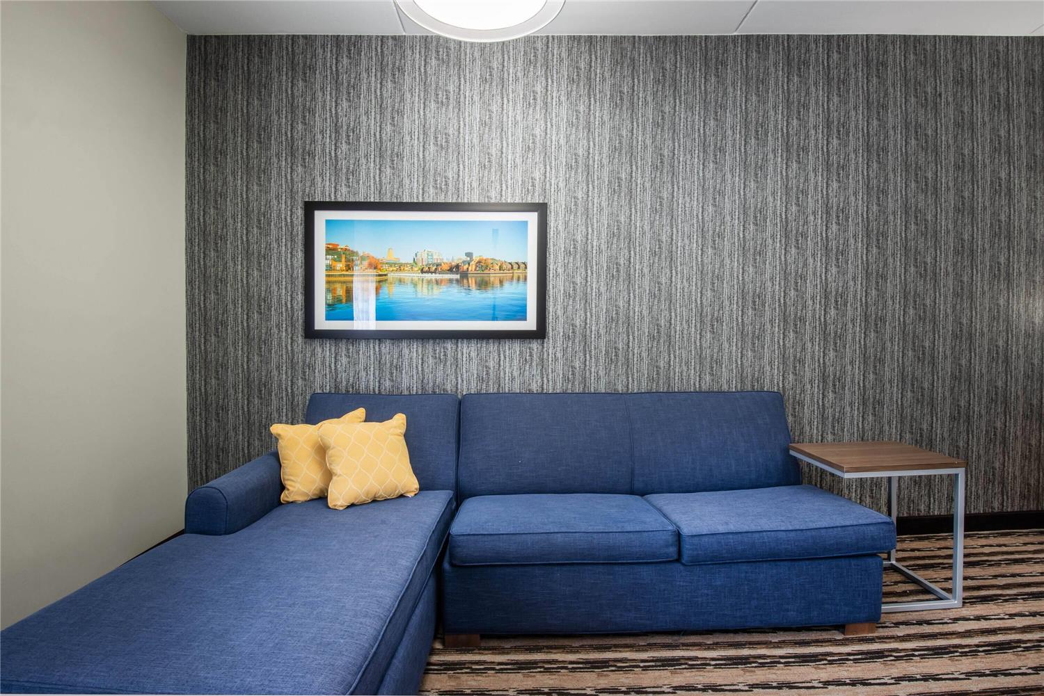 La Quinta Inn Suites By Wyndham Buffalo Amherst 43/50