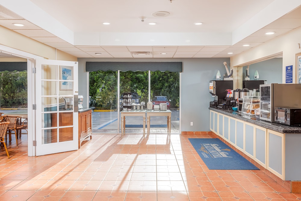 Hutchinson Island Plaza Hotel And Suites 9/63