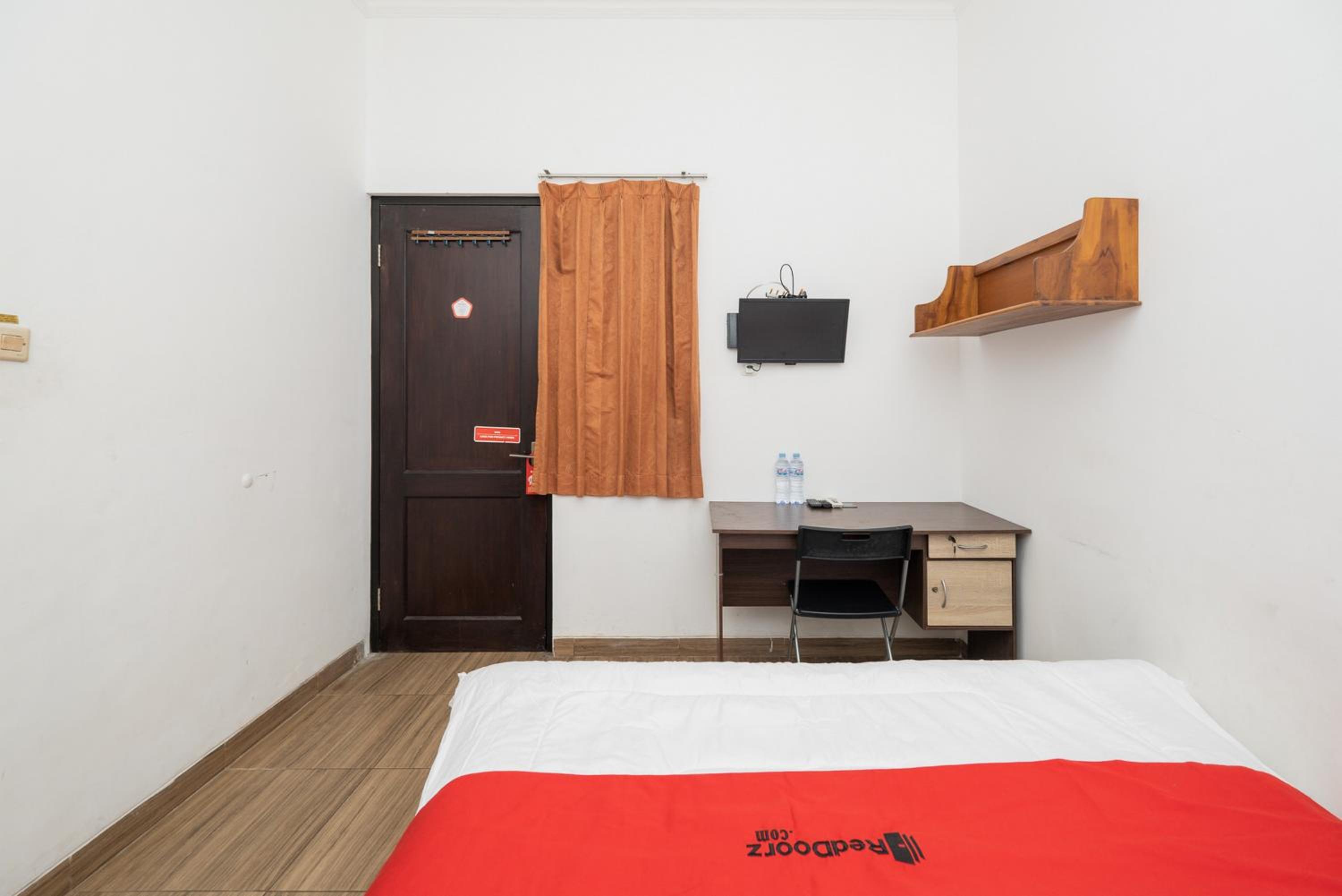 OYO Flagship 90524 Holistay Surabaya New 21/33
