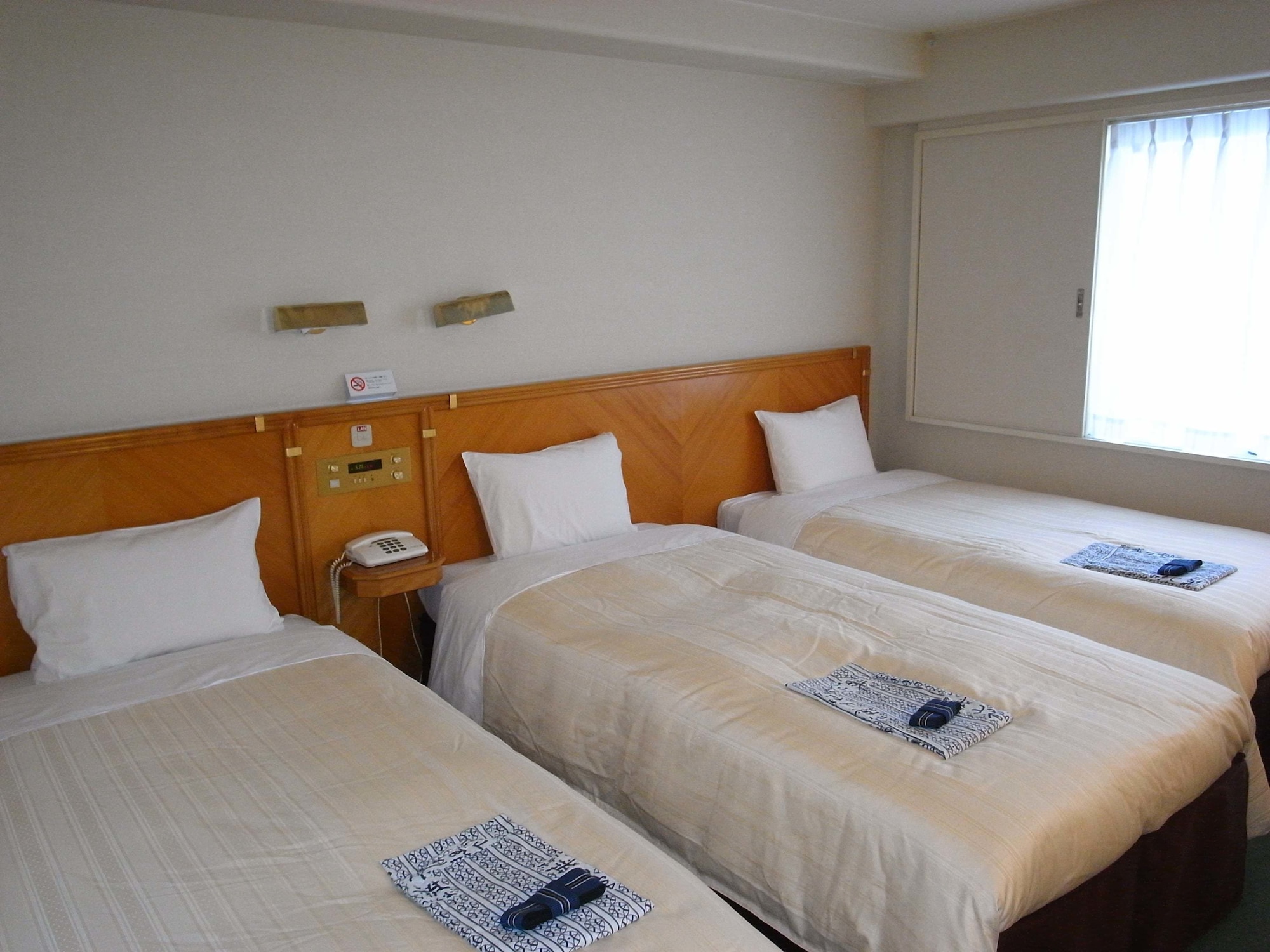 ROOM, TRIPLE, 3 BEDS