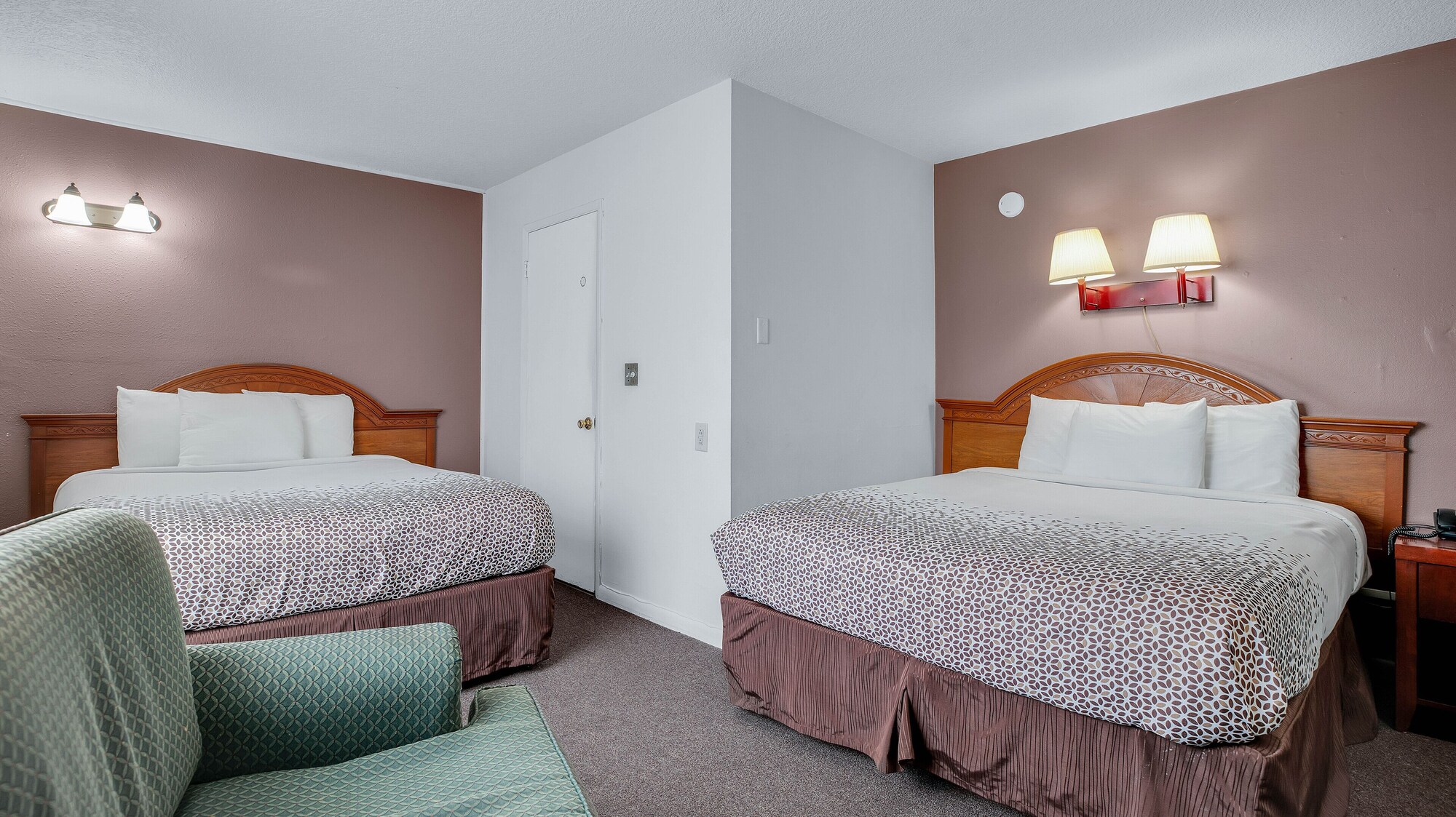 STANDARD, 2 QUEEN BEDS
