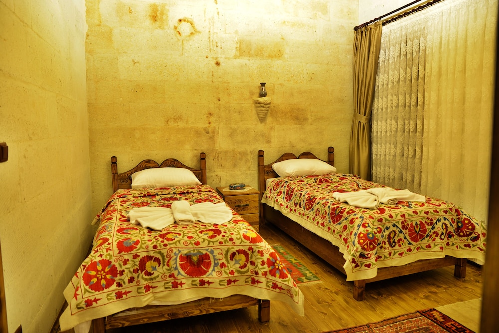 2 BEDROOMS, FAMILY, TWIN BEDS, CITY VIEW