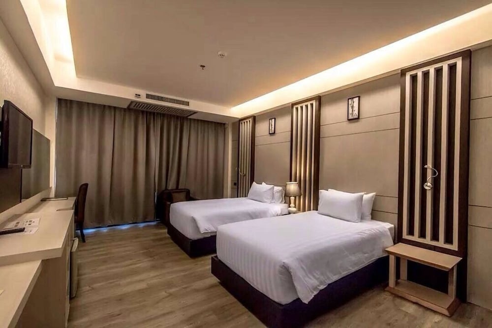 Alvarez Hotel 28/65