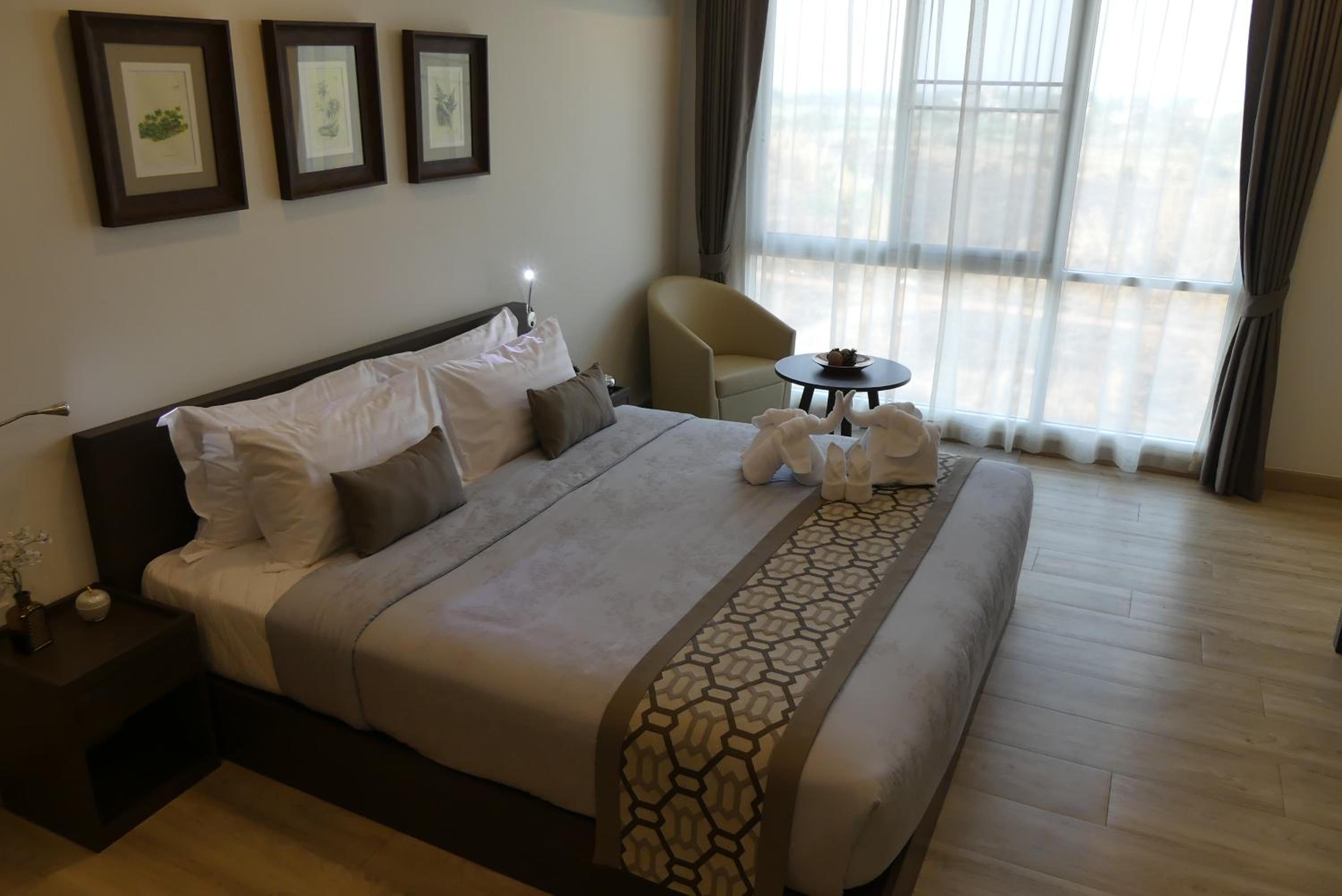 Presidential, Suite, Pool View, The Garden 304 2/6