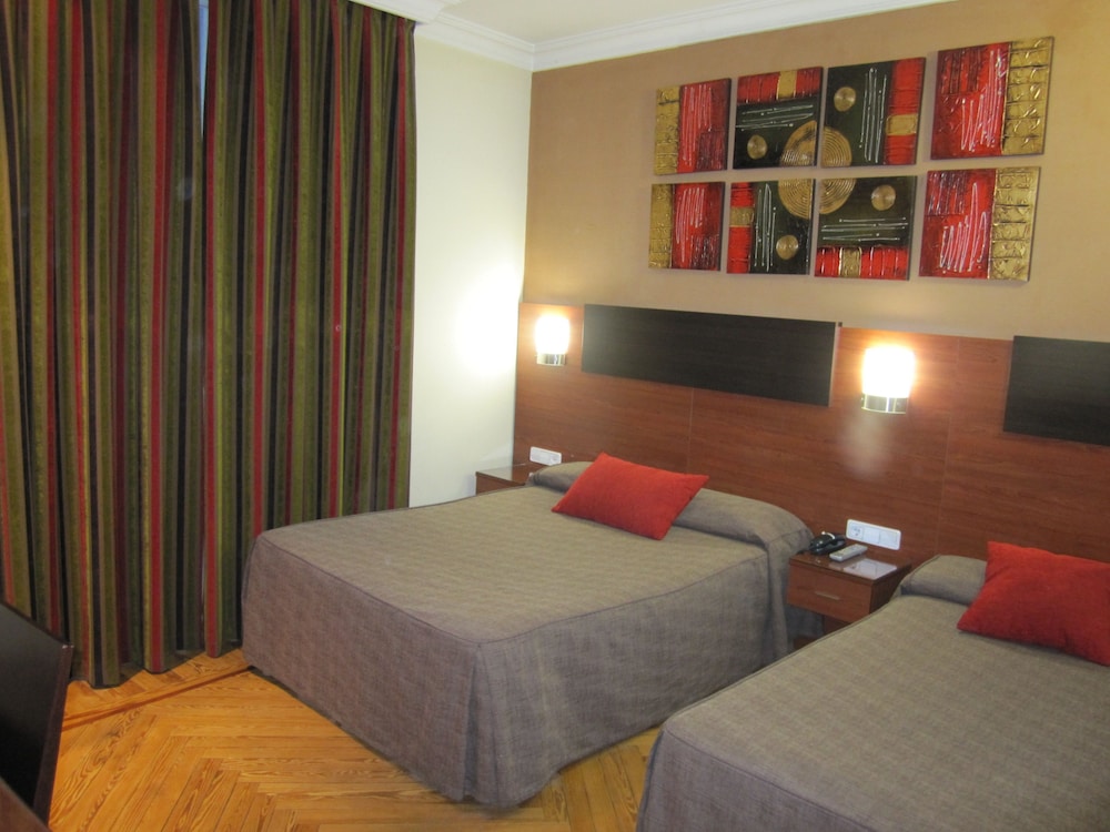 Hostal Abadia 26/50
