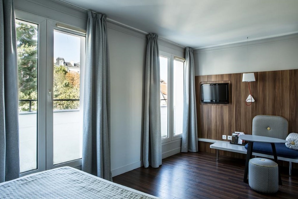 Atrium Suresnes Hotel 41/61