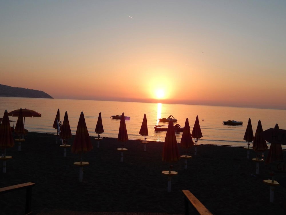 Hotel Villa Smeraldo 34/44