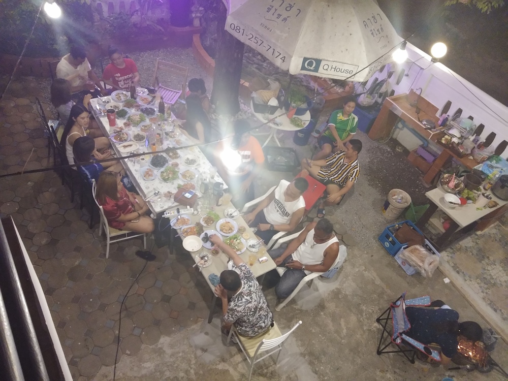 Chomlay Restaurant & Room For Rent 24/27