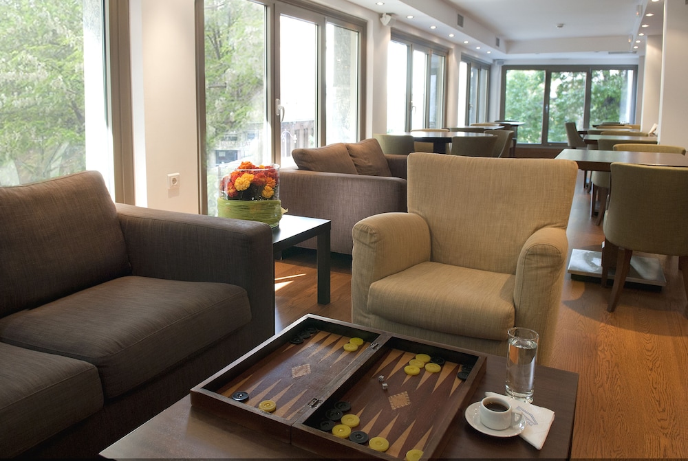 Plaka Hotel 31/38
