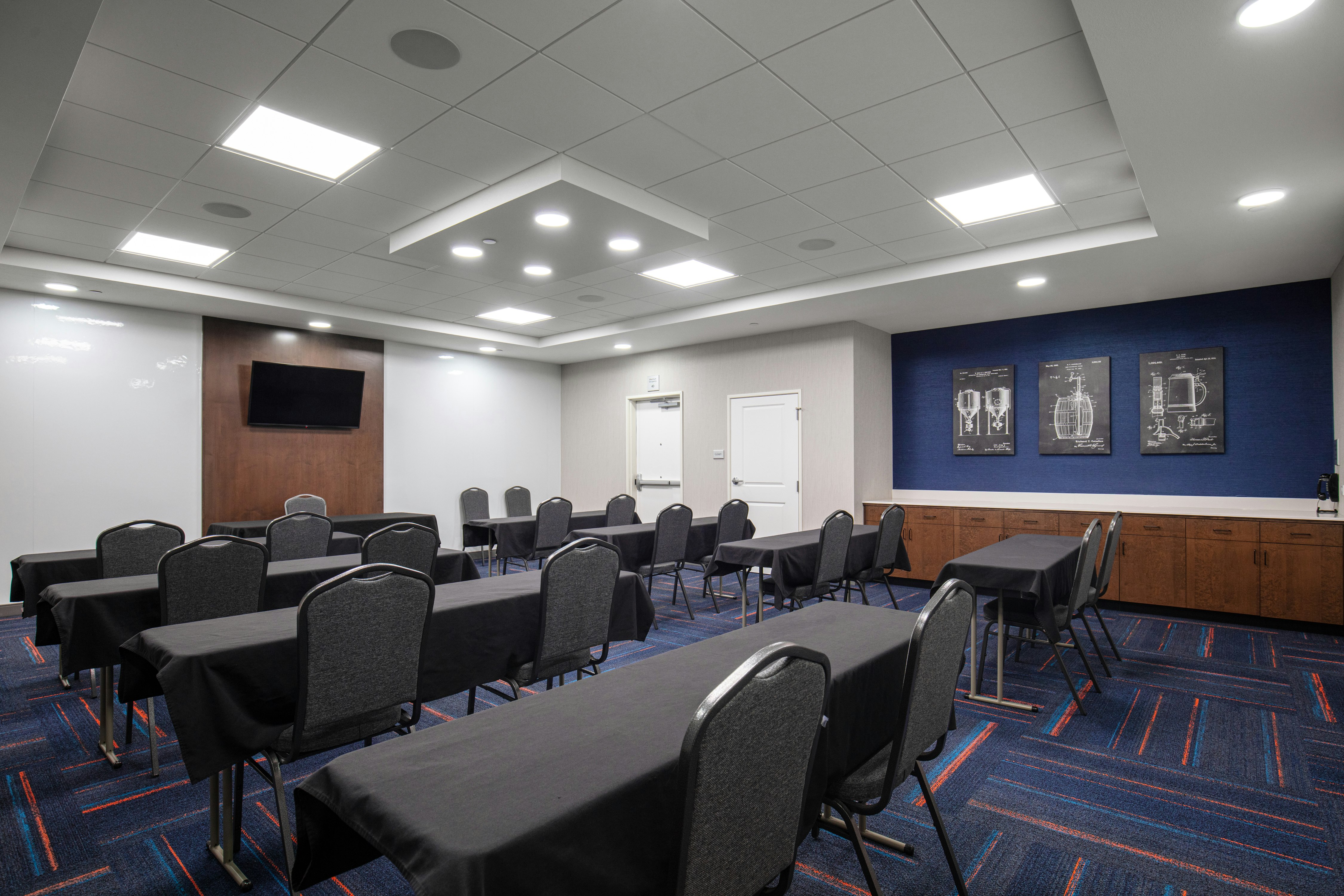 Hampton Inn by Hilton Green Bay Stadium 23/26