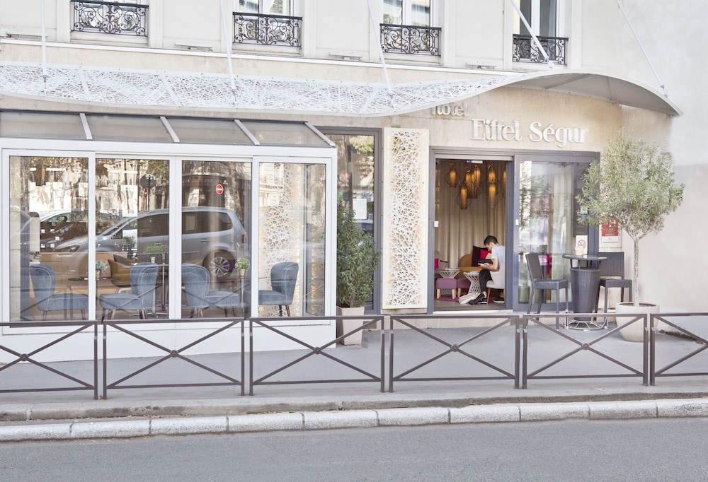 Hotel Eiffel Segur 10/69