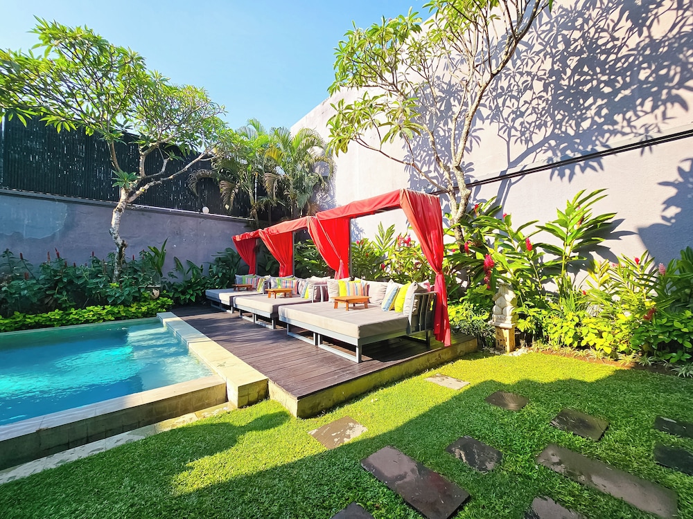 Seminyak Icon 67/70
