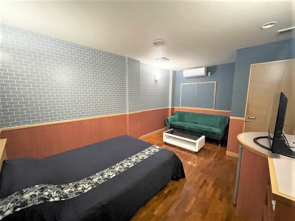 Hotel Bin 27/50