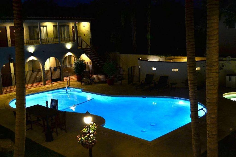 DoubleTree by Hilton Chatsworth in CHATSWORTH - CA
