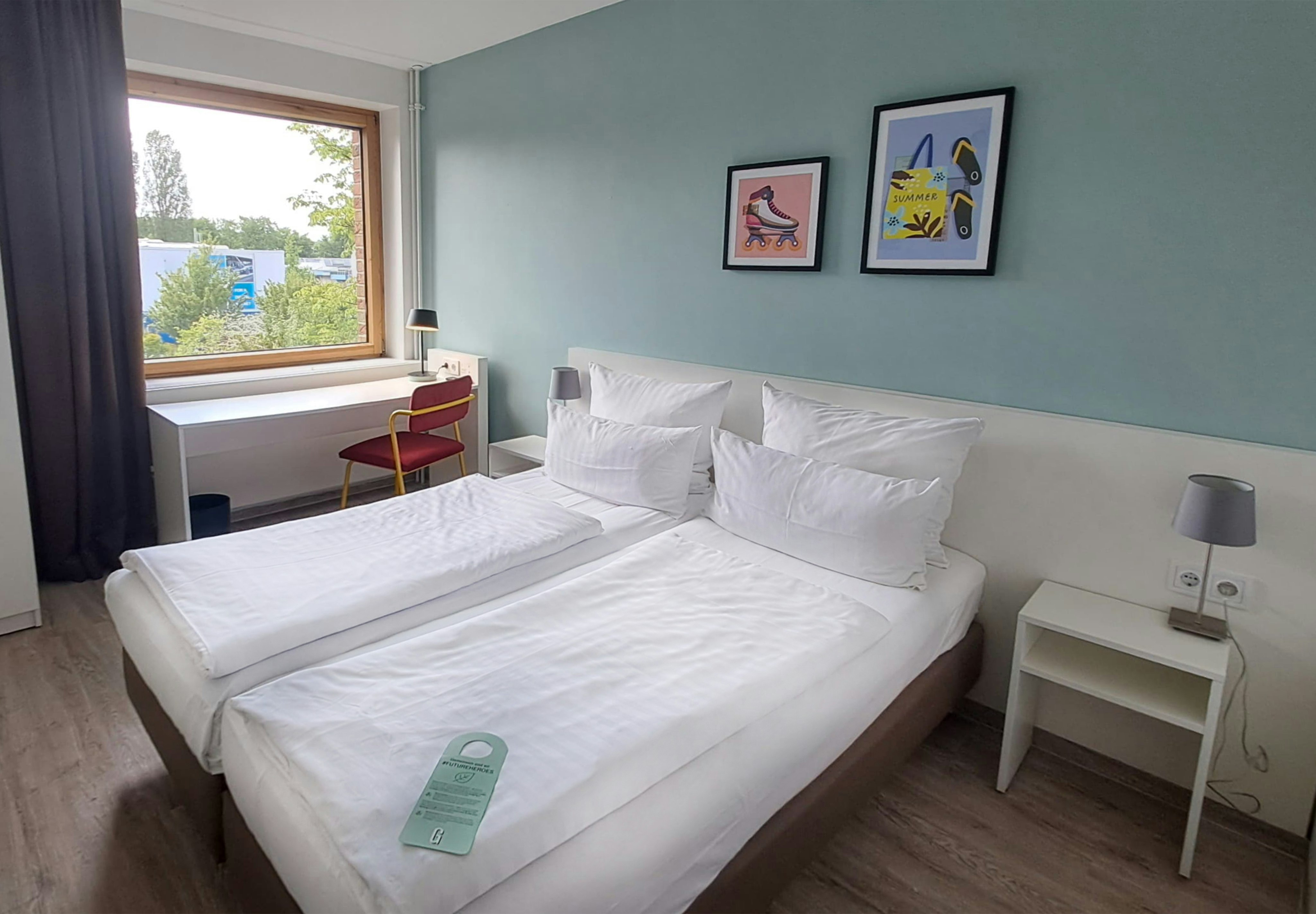 Standard, Queen Bed