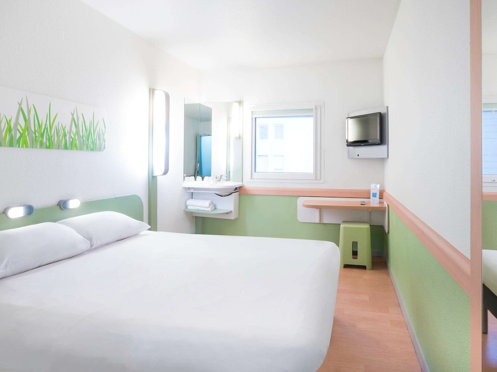 Ibis Budget Paris Porte De Montmartre 26/60