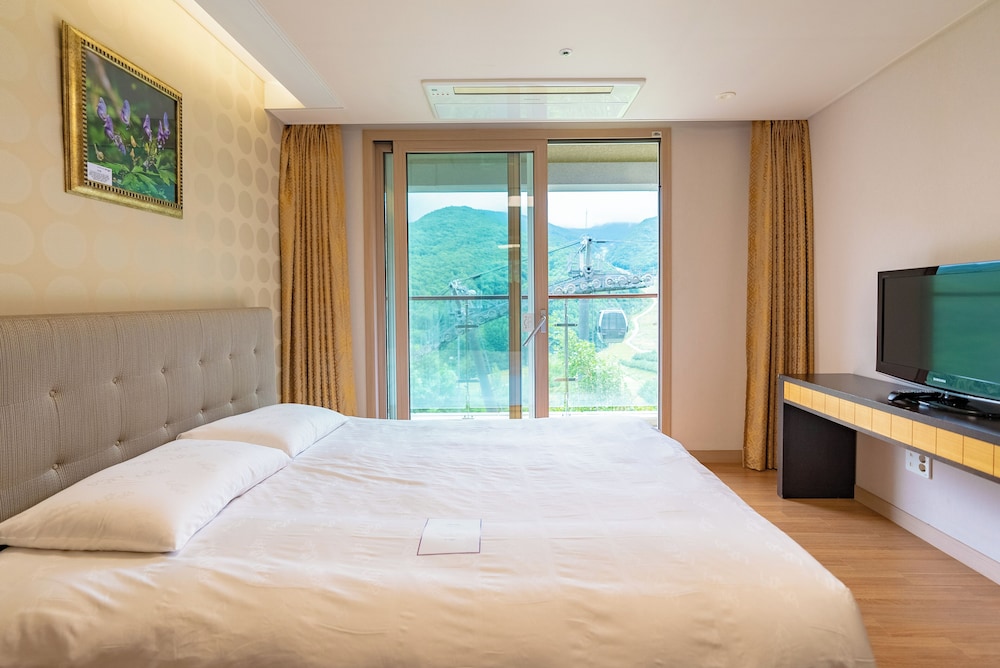 Hill, Water, Double Bed, Pet Friendly
